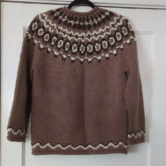 L.L. Bean Tan and Cream Knit Sweater - Picture 2 of 8
